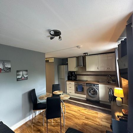 Lovely 2 Bedrooms Apartment ロンドン エクステリア 写真