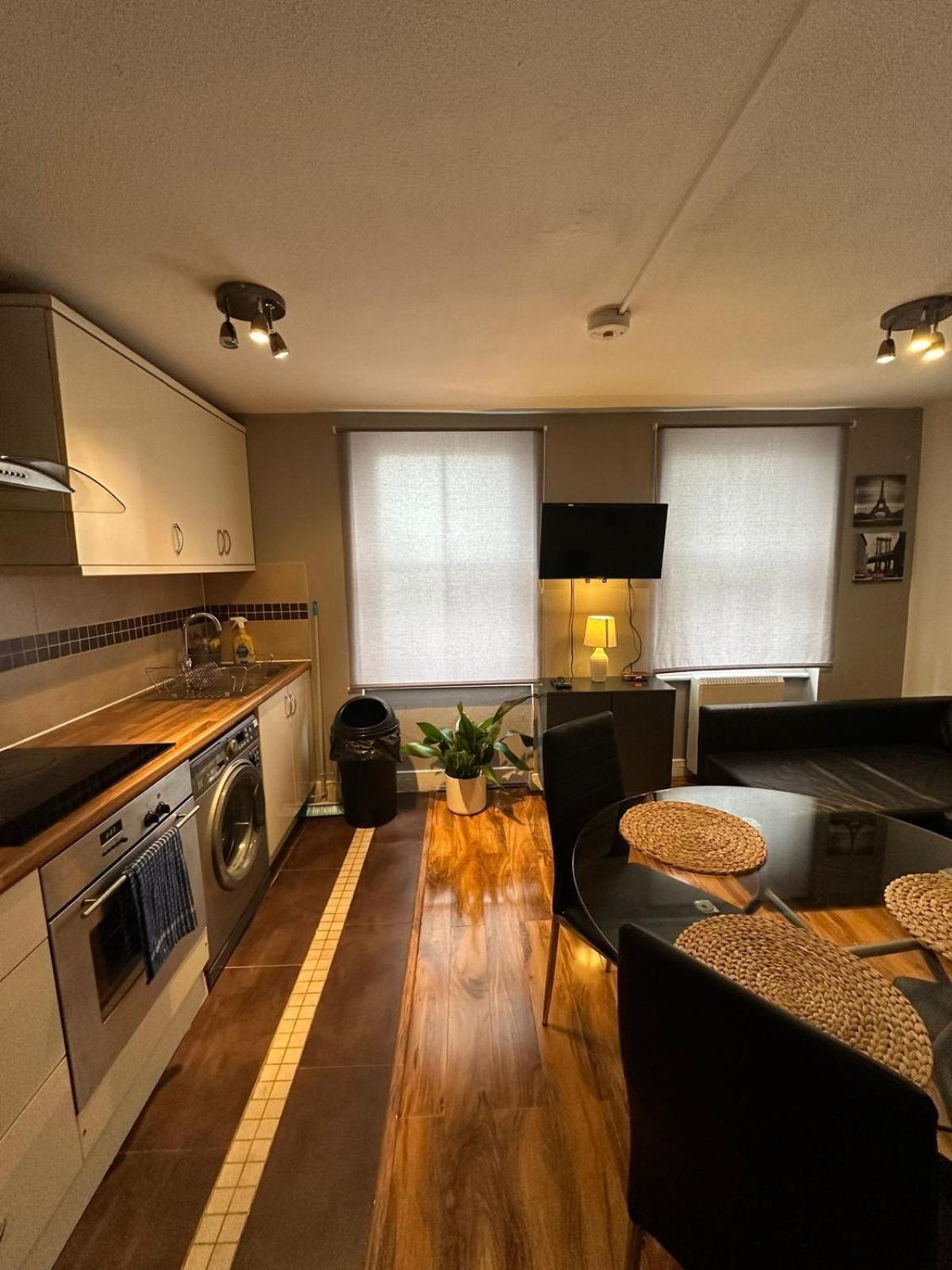 Lovely 2 Bedrooms Apartment ロンドン エクステリア 写真