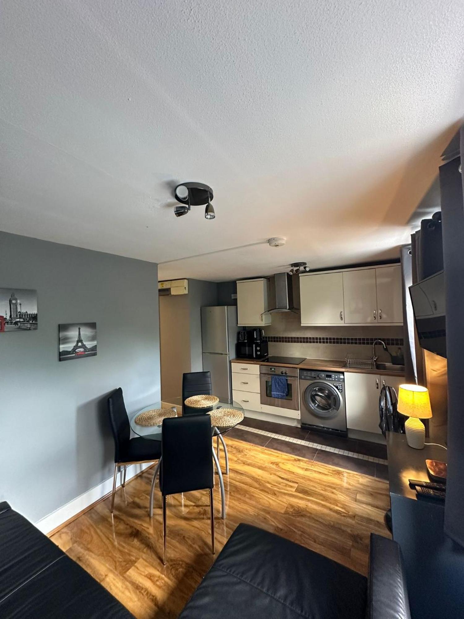 Lovely 2 Bedrooms Apartment ロンドン エクステリア 写真
